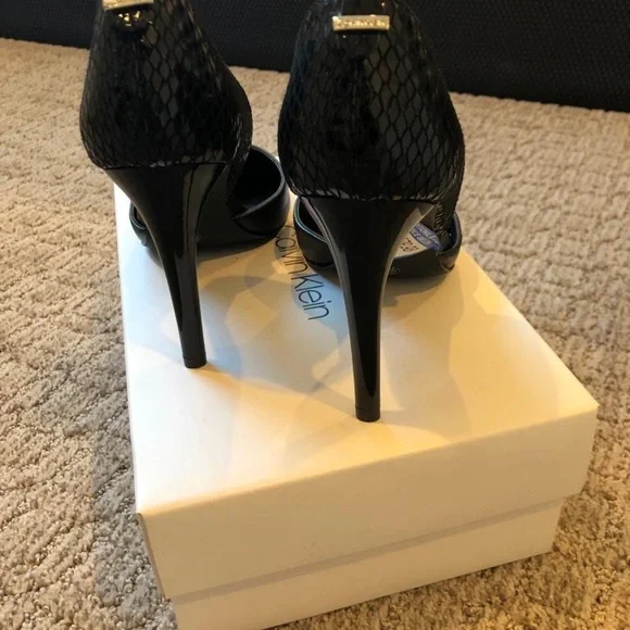 NWT - Calvin Klein Leather Heels - Picture 4 of 6